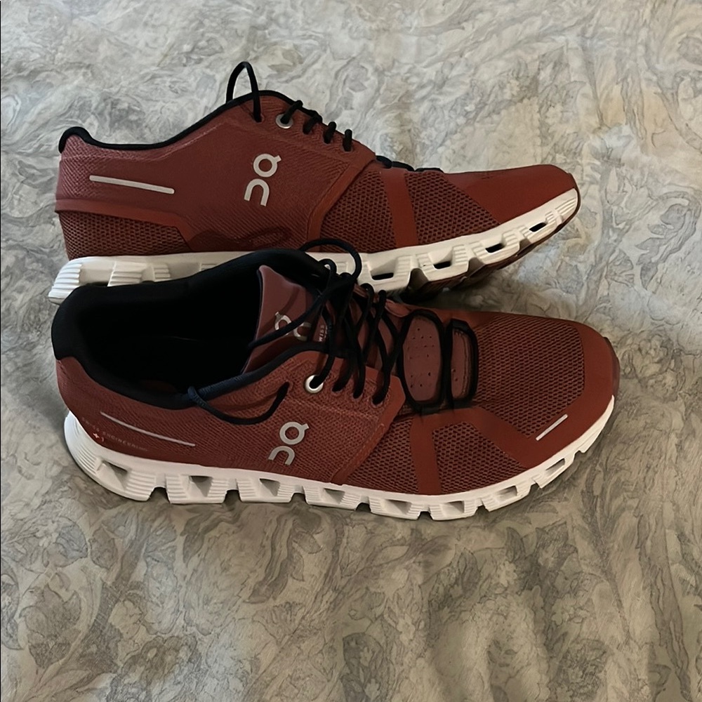 On Cloud Running Athletic Shoes in Maroon and Black